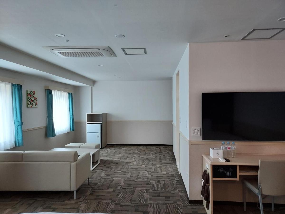 Toyoko Inn Changwon Exterior foto