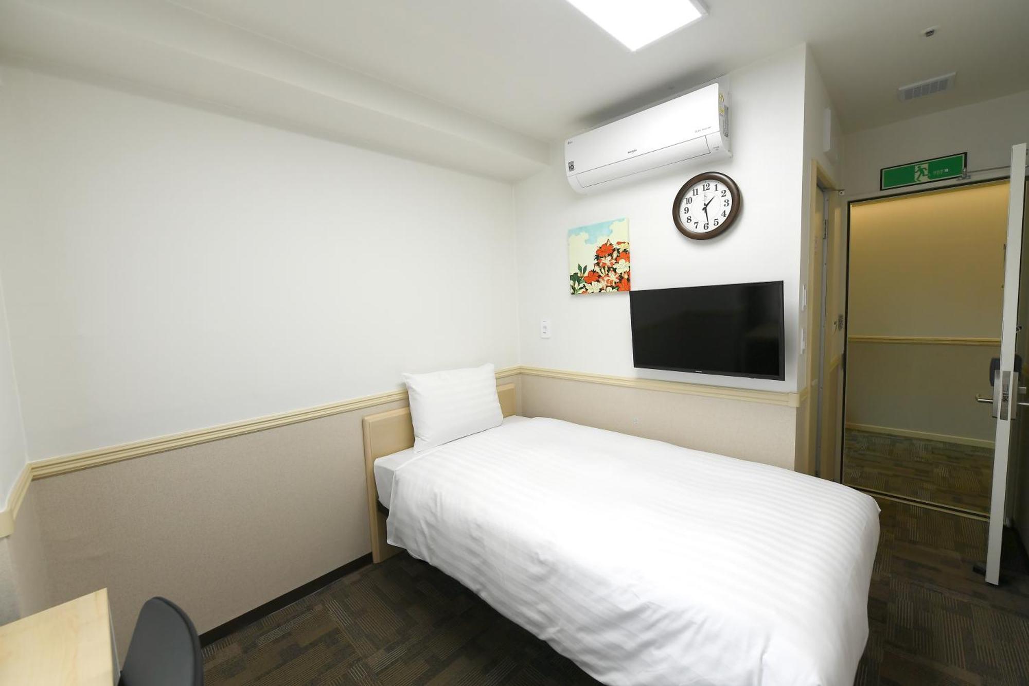 Toyoko Inn Changwon Exterior foto